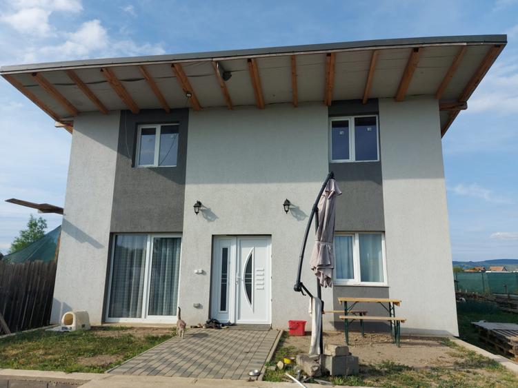 Casă individuală cu 4 camere cu Teren 640 Mp în Bod