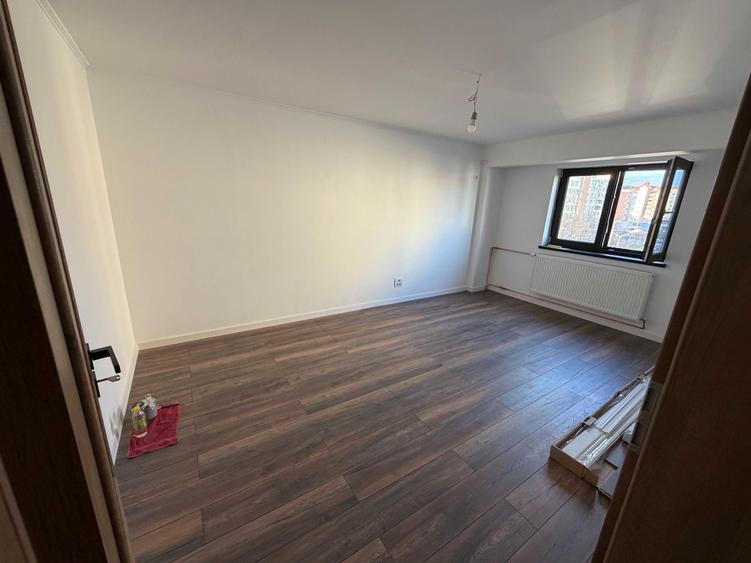 Apartament cu 3 camere decomandat în Decebal