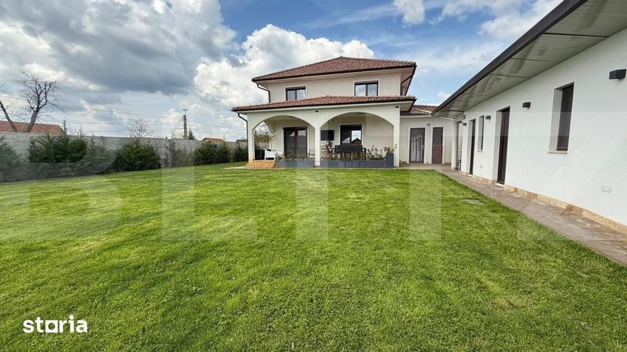 Casă cu 5 camere cu Teren 798 Mp în Peciu Nou