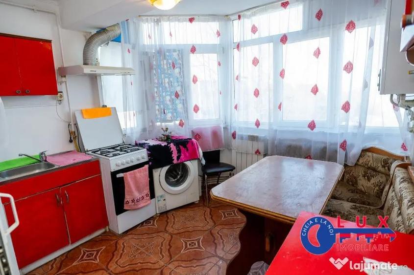 Apartament cu 2 camere decomandat în Spitalului
