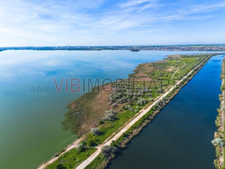 Teren intravilan de 135000 mp, în Vest