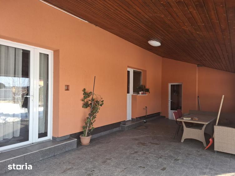 Casă cu 4 camere cu Teren 1000 Mp în Letea Veche