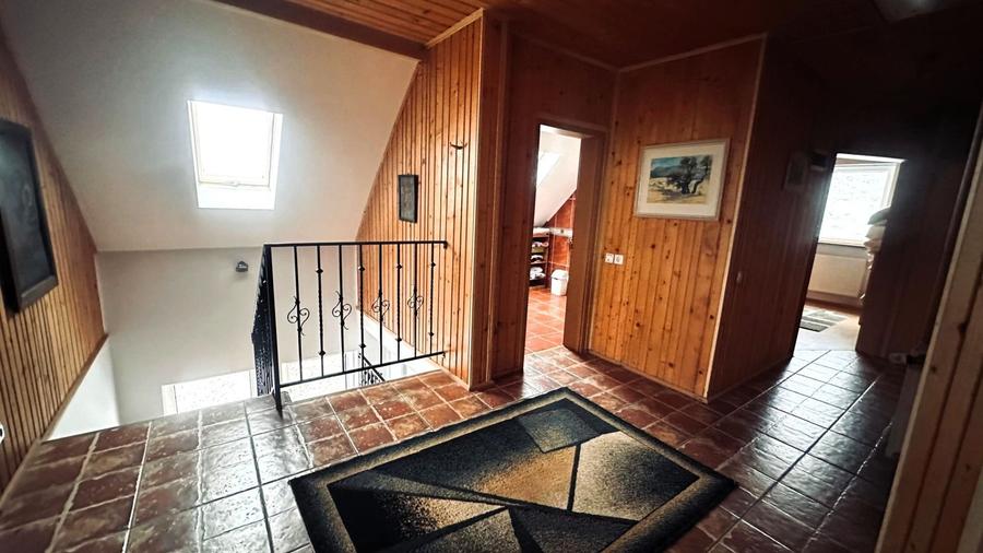 Casă cu 6 camere cu Teren 2000 Mp în Avrig