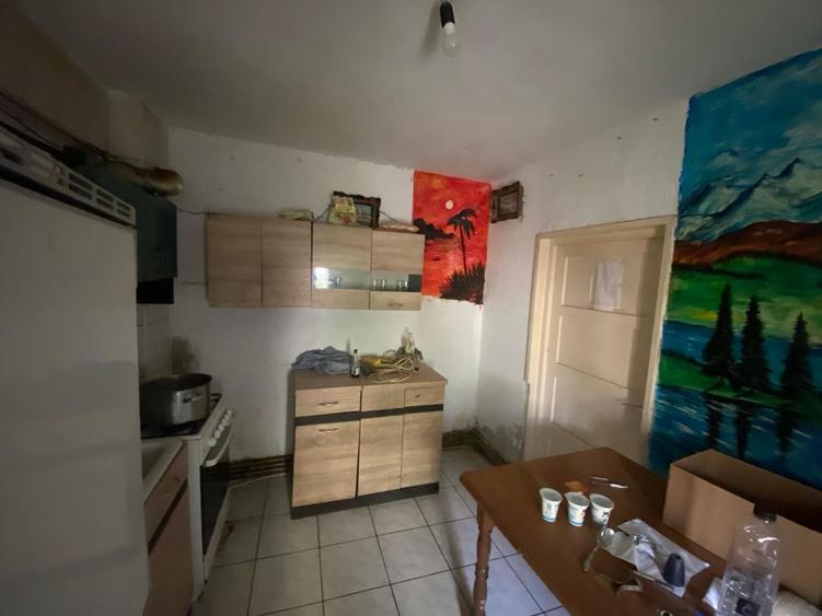 Casă individuală cu 3 camere cu Canalizare în Central