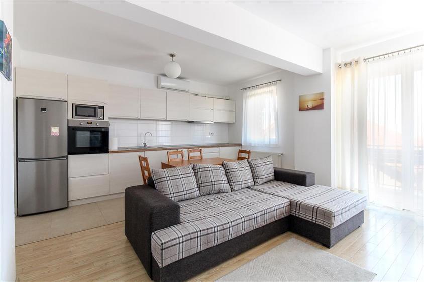 Apartament cu 2 camere semidecomandat în Bună Ziua