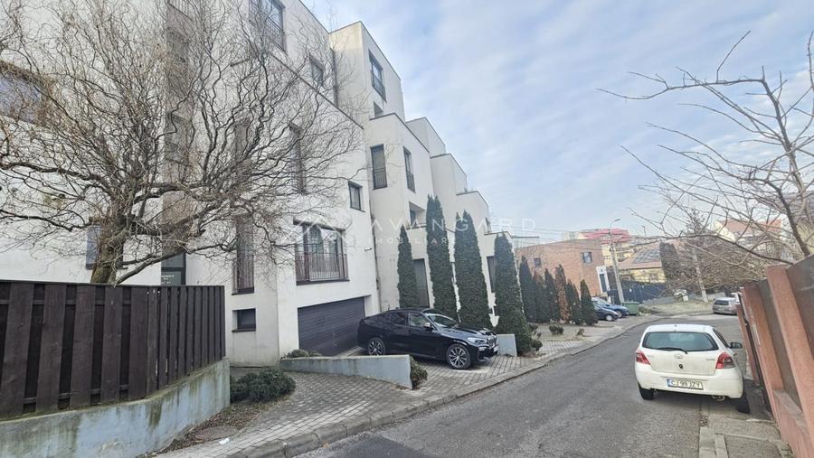 Apartament cu 3 camere semidecomandat, mobilat în Zorilor