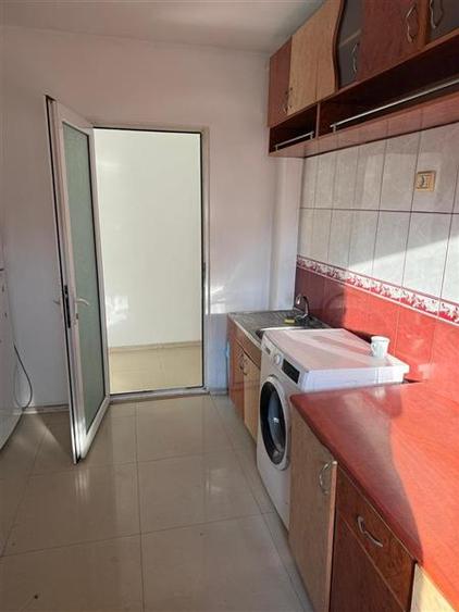 Apartament cu 3 camere semidecomandat în Ultracentral
