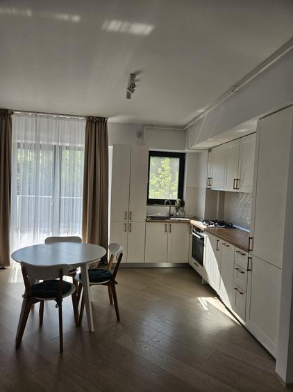 Apartament cu 3 camere în Mihai Bravu
