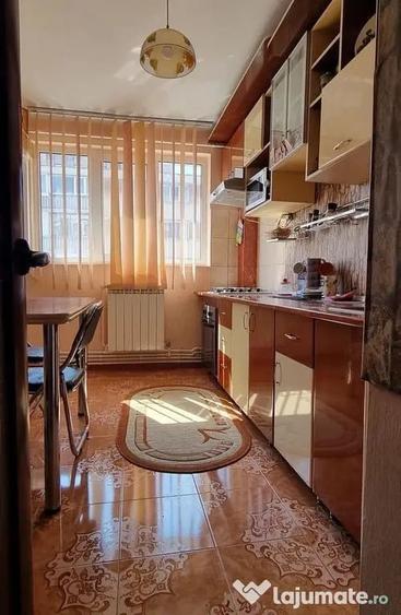 Apartament cu 2 camere decomandat în Micro 20