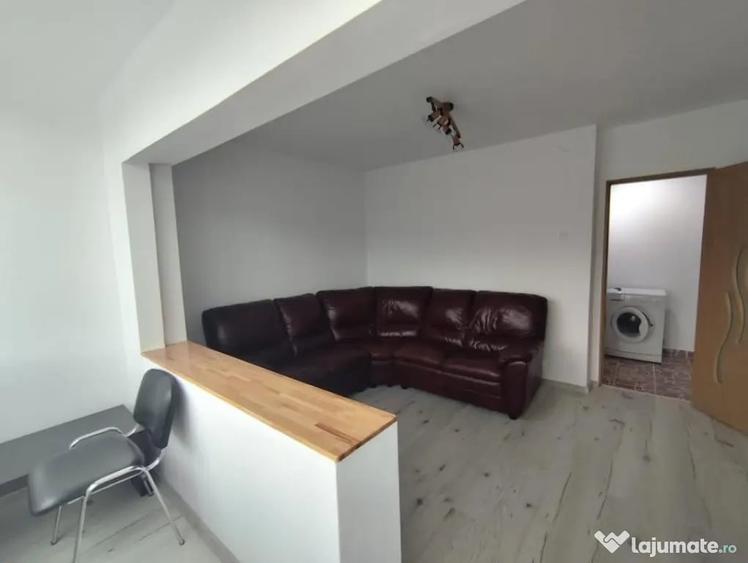 Apartament cu 2 camere decomandat în Poiana