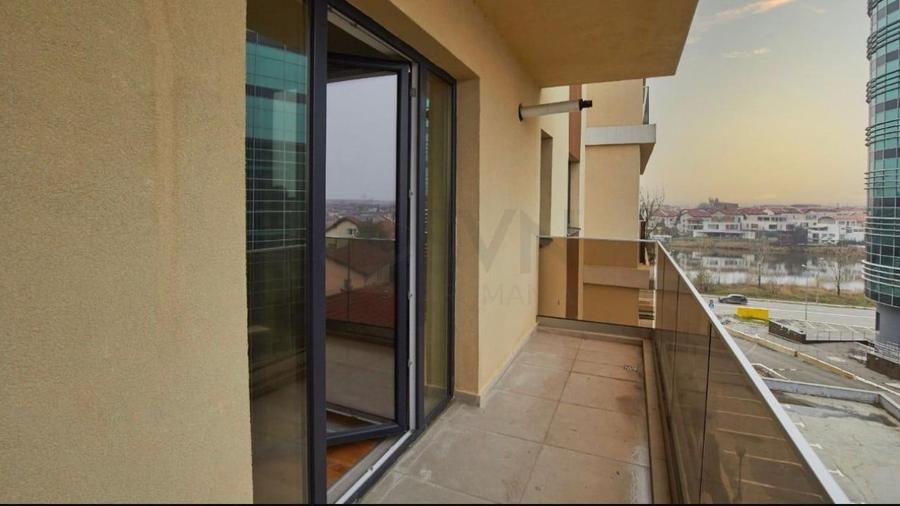 Apartament cu 4 camere decomandat în Pipera