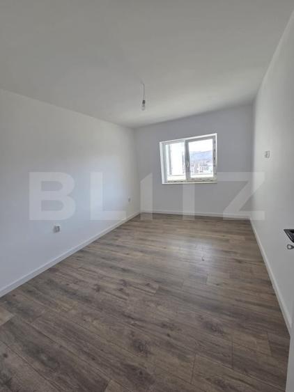 Apartament cu 3 camere semidecomandat în Florești