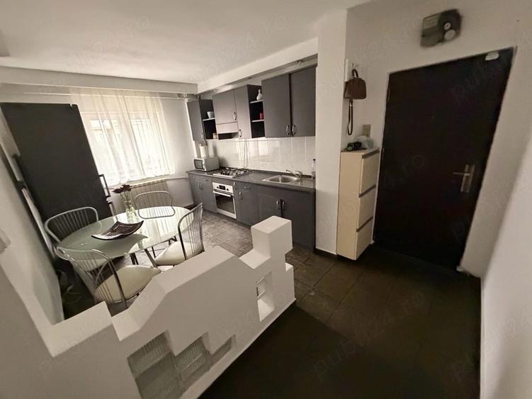 Apartament cu 3 camere decomandat în Girocului