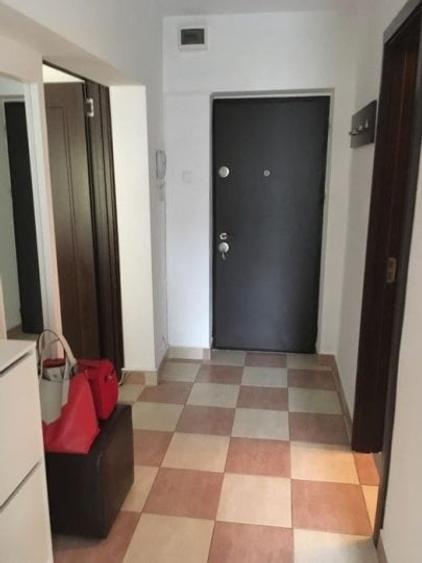 Garsonieră decomandată, mobilată în Decebal