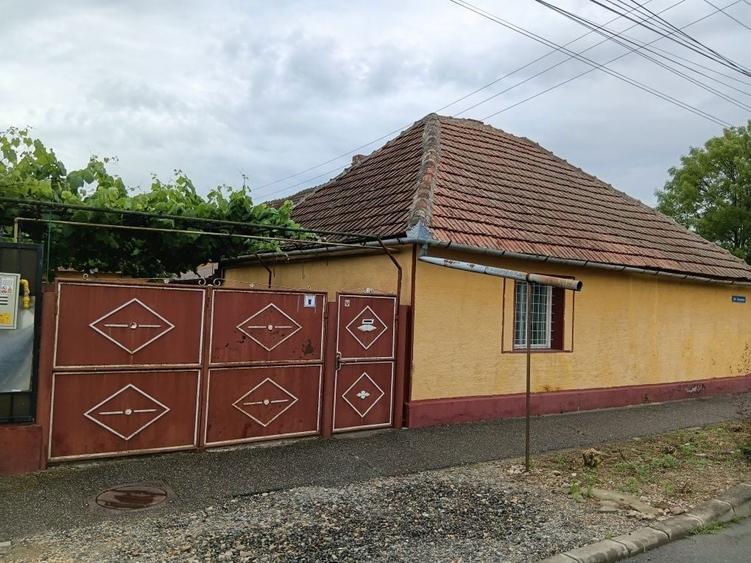 Casă cu 4 camere în Sânpaul