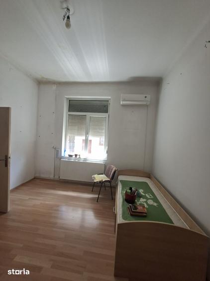 Casă cu 5 camere cu Teren 150 Mp în Gara de Nord