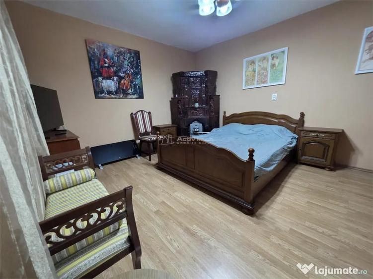 Casă cu 5 camere cu Teren 438 Mp în 23 August