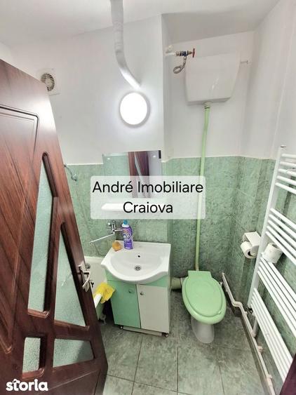 Apartament cu 3 camere semidecomandat în Calea București