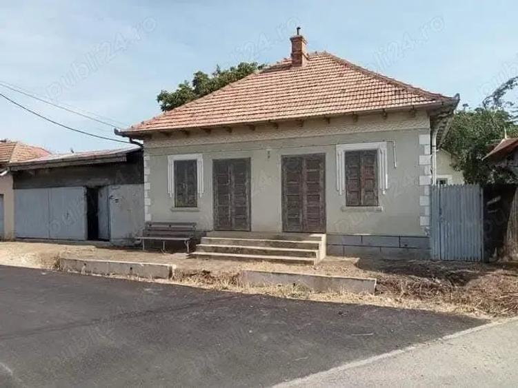 Casă cu 6 camere în Giubega