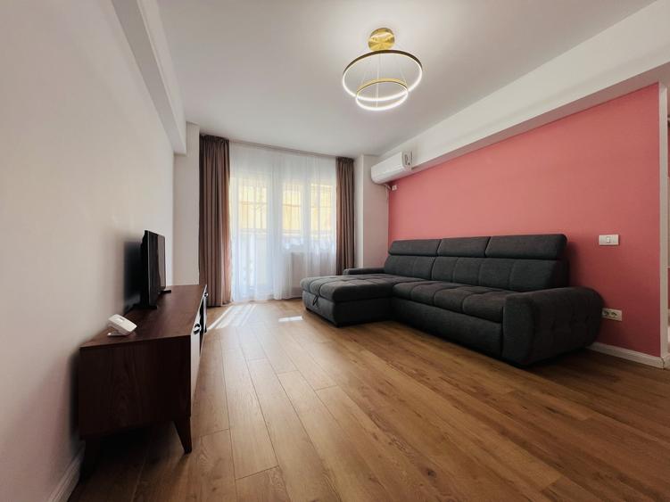 Apartament cu 2 camere semidecomandat, mobilat în Tei