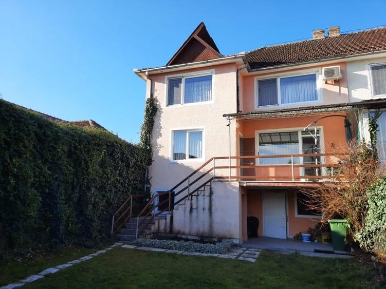 Duplex cu 5 camere cu Teren 700 Mp în Central