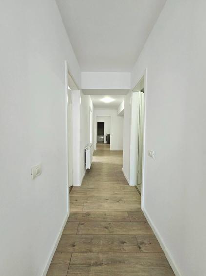 Apartament cu 4 camere decomandat în Dobroești