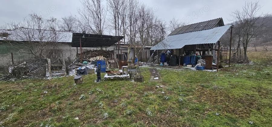 Casă cu 2 camere cu Teren 11000 Mp în Mitrofani