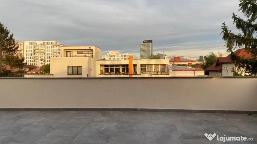 Casă cu 7 camere cu Teren 450 Mp în 1 Mai