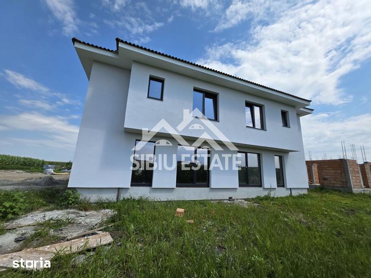 Casă cu 4 camere cu Teren 230 Mp în Central