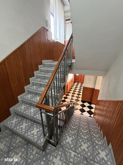 Casă cu 8 camere cu Teren 954 Mp în Andronache