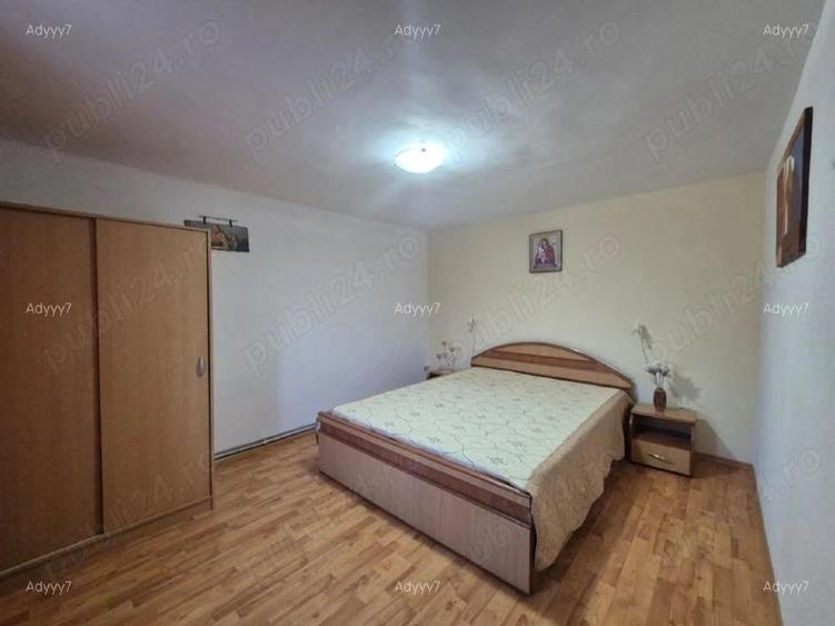 Casă individuală cu 5 camere cu Teren 2500 Mp în Central
