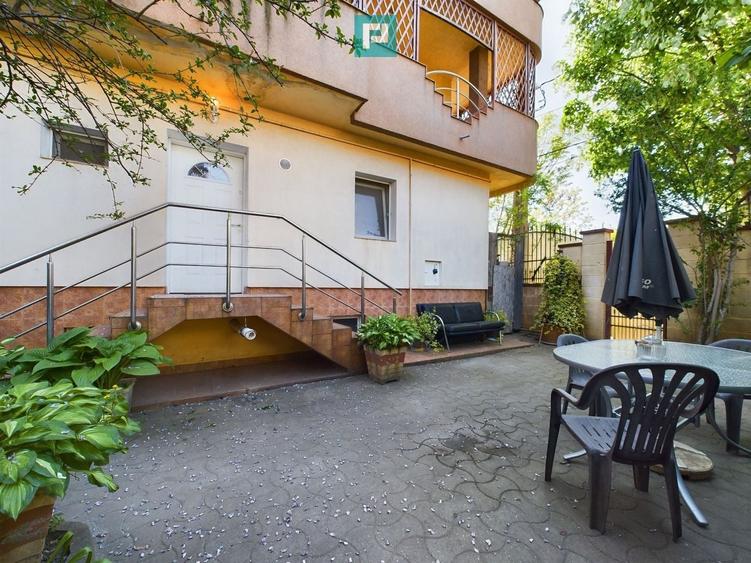 Casă individuală cu 9 camere cu Canalizare în Dâmbovița