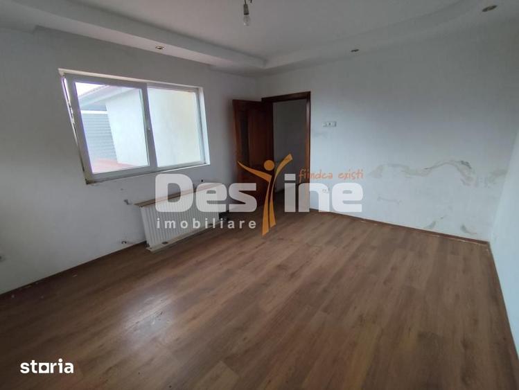 Casă cu 5 camere cu Teren 1508 Mp în Bereasca