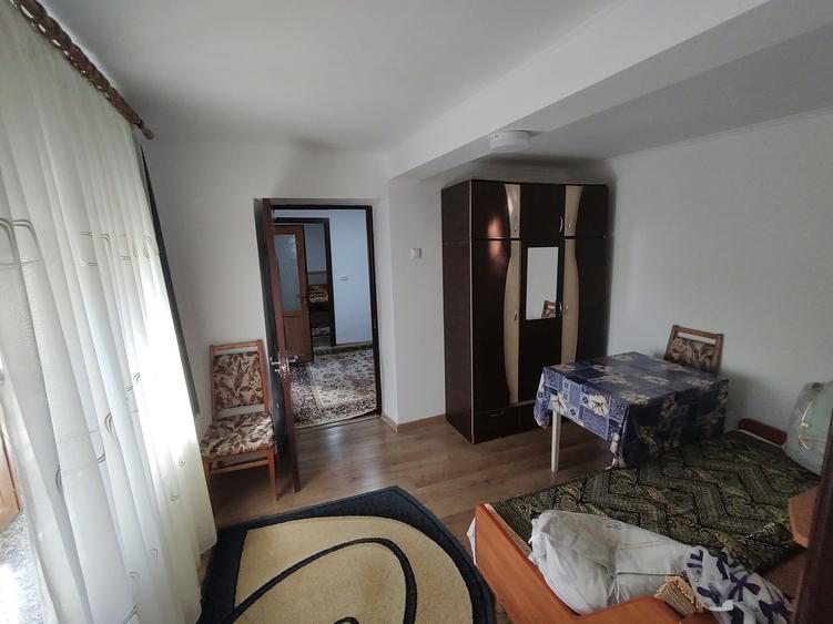Casă individuală cu 6 camere cu Canalizare în Enisala