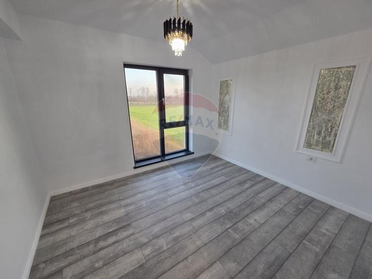 Casă individuală cu 4 camere cu Teren 310 Mp în Vânători