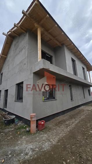 Duplex cu 5 camere cu Canalizare în Sânandrei