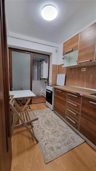Garsonieră decomandată, mobilată în Micro 20