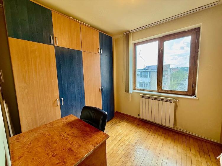 Apartament cu 4 camere decomandat în Nicolae Bălcescu