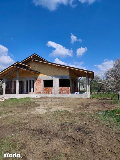 Casă cu 4 camere cu Teren 140 Mp în Central
