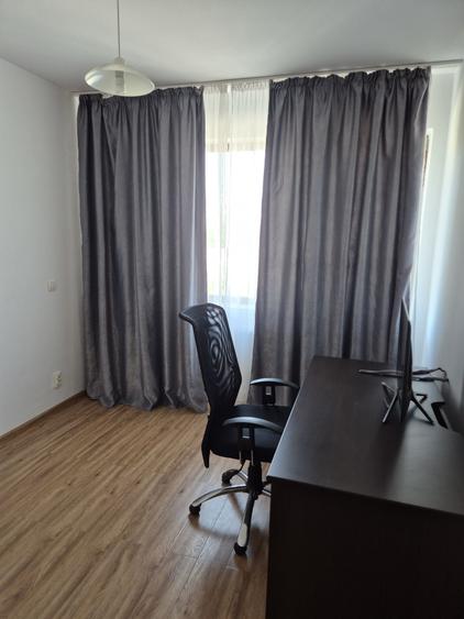Apartament cu 3 camere decomandat în Metalurgiei