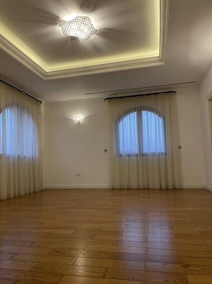 Casă individuală cu 10 camere cu Garaj în Pipera