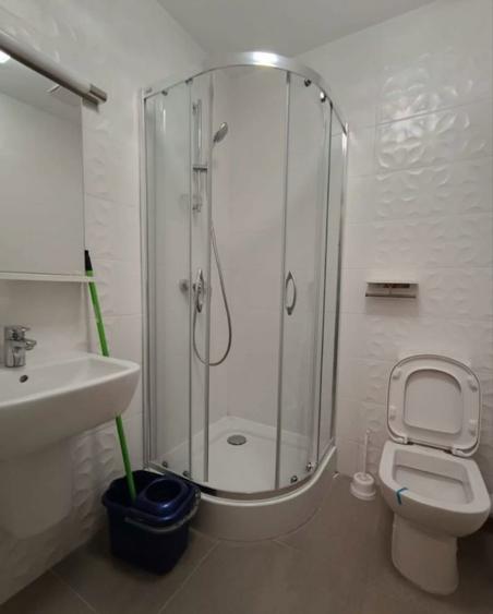 Apartament cu 3 camere decomandat în Lujerului