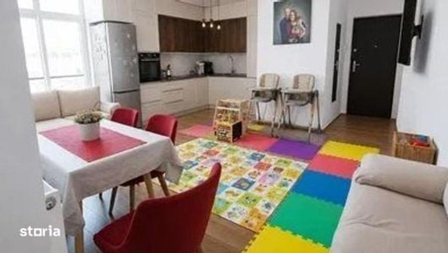 Apartament cu 4 camere decomandat în Remetea