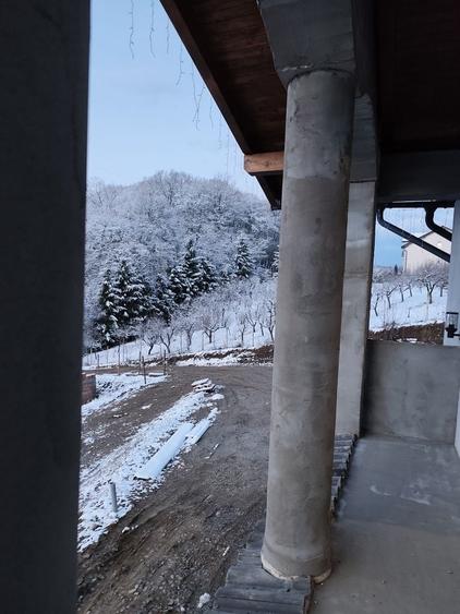Casă cu 3 camere în Corunca