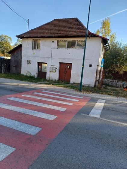 Casă cu 2 camere cu Teren 1000 Mp în Central