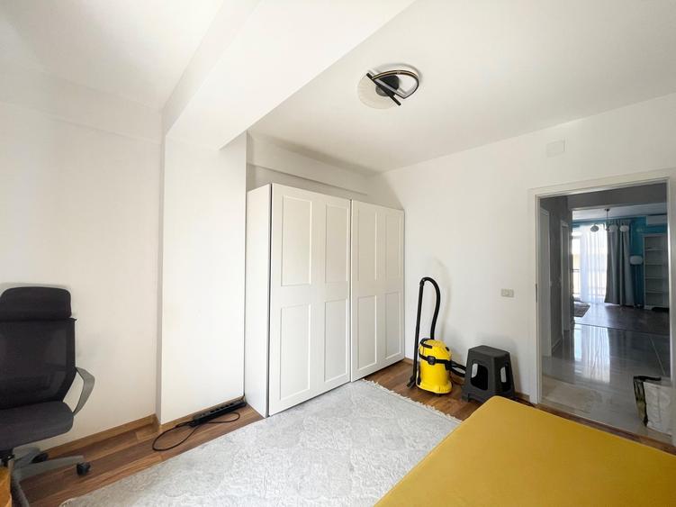 Apartament cu 3 camere decomandat, mobilat în Aradului