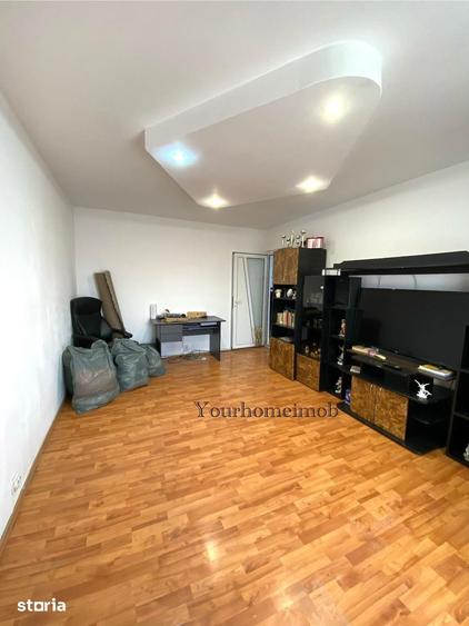 Apartament cu 3 camere semidecomandat în Craiovița Nouă
