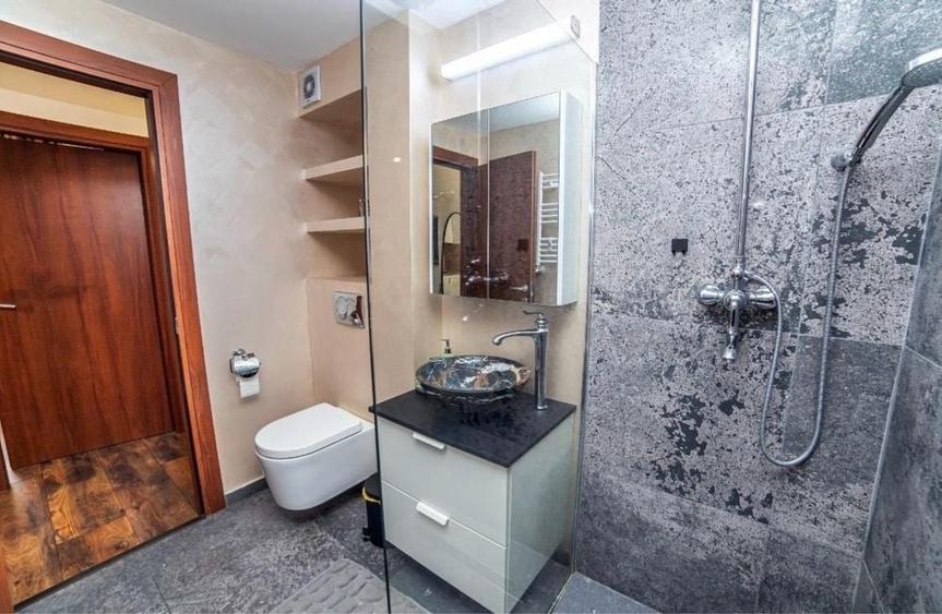 Apartament cu 3 camere semidecomandat, mobilat în Colentina