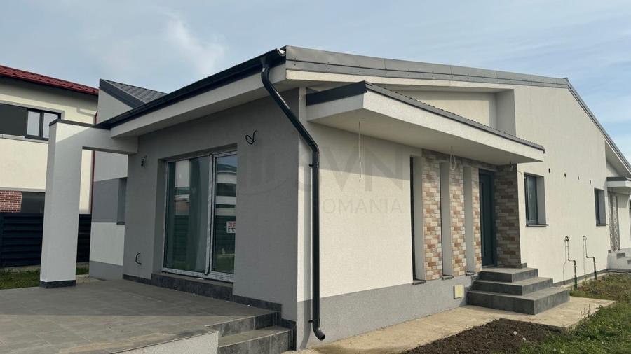 Casă individuală cu 3 camere cu Canalizare în Tunari