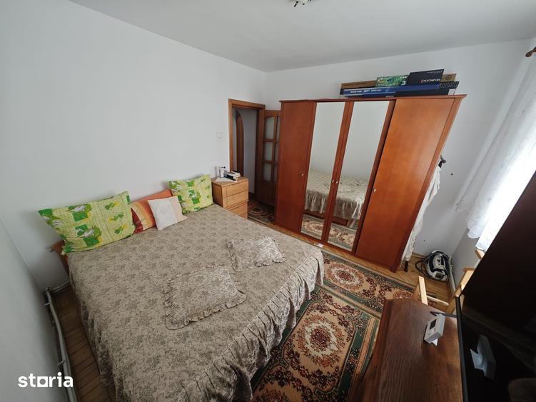 Apartament cu 4 camere decomandat în Central